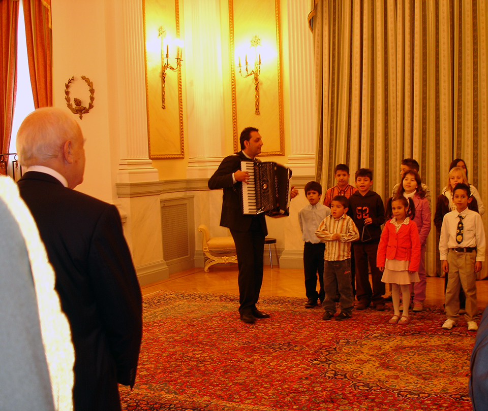 Στον Πρόεδρο της Δημοκρατίας