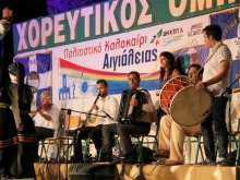 Μαέστρος σε παραδοσιακή ορχήστρα